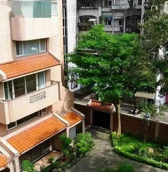 Biệt thự gần 2.000 tỷ của cố nữ sĩ Quỳnh Dao được hé lộ: Sân vườn rộng 600m2 cùng sân chơi bowling và rạp chiếu phim mini- Ảnh 3.