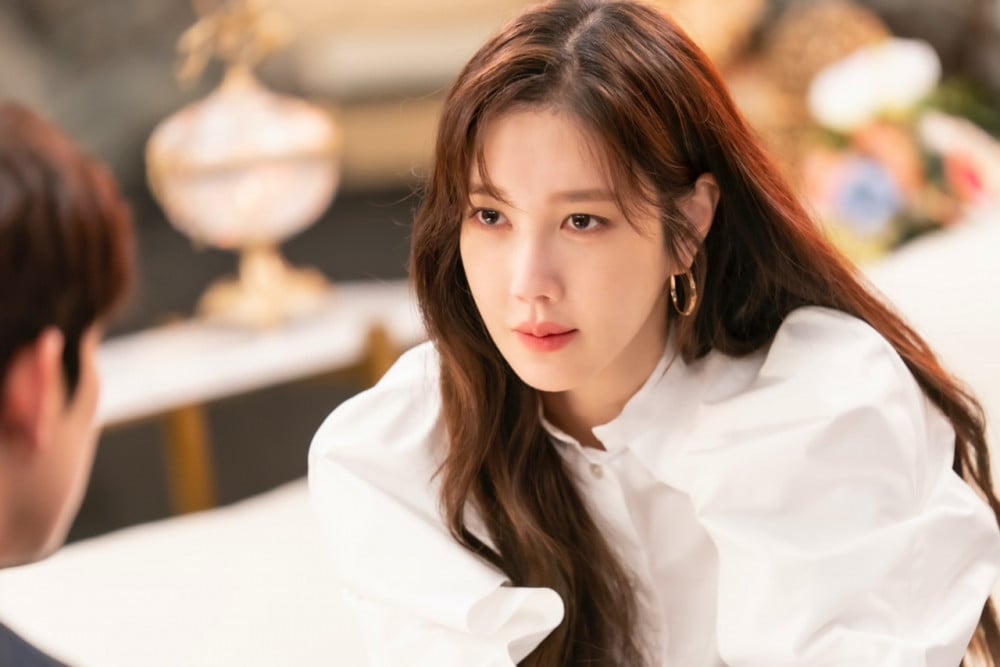 Sốc: “Bà cả Penthouse” Lee Ji Ah tuyên bố cắt đứt quan hệ với bố mẹ- Ảnh 1. Sốc: “Bà cả Penthouse” Lee Ji Ah tuyên bố cắt đứt quan hệ với bố mẹ- Ảnh 1.