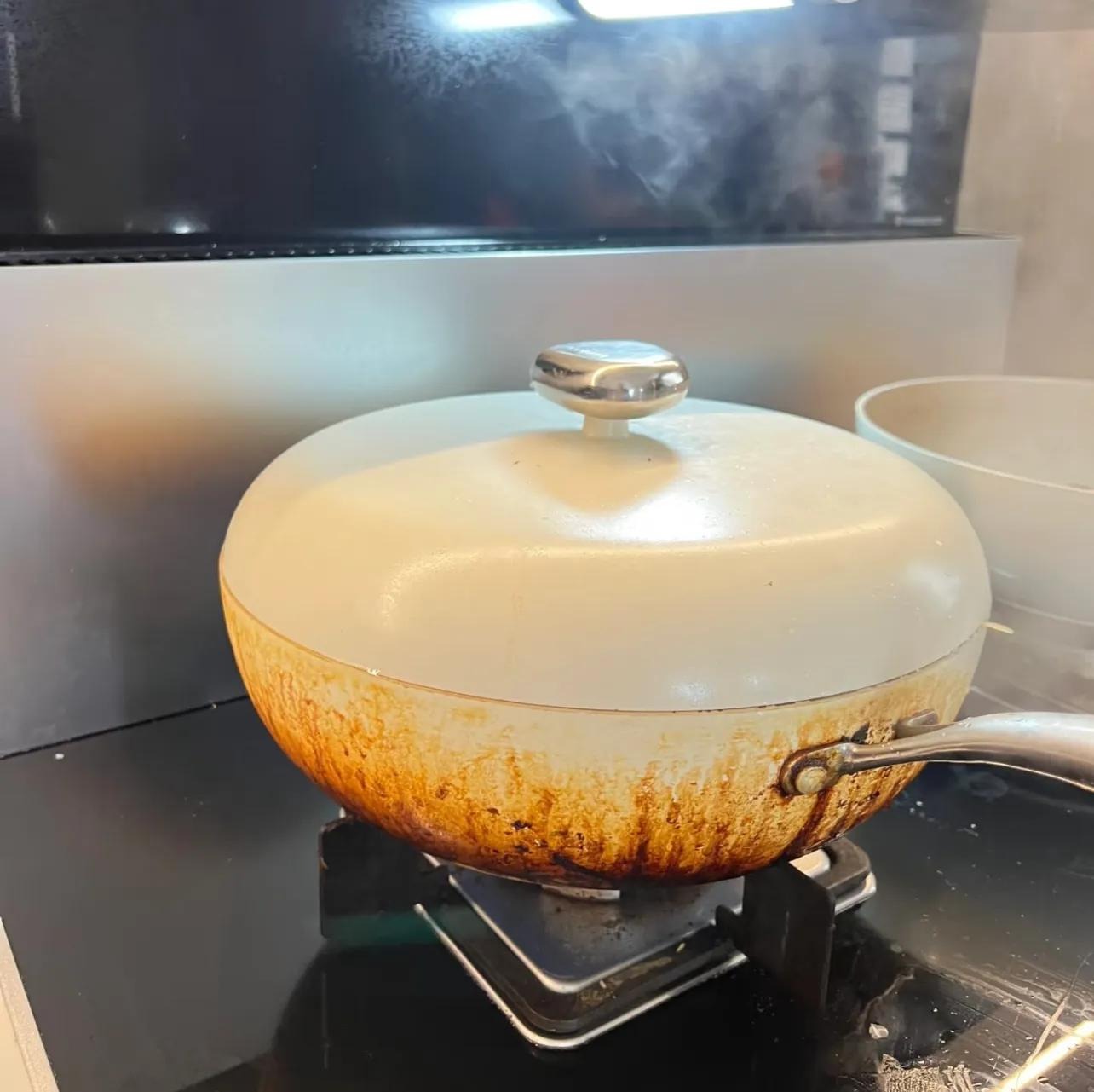 Cảnh báo: 5 loại nồi KHÔNG NÊN dùng với bếp gas, khuyên bạn cẩn trọng để tránh  Cảnh báo: 5 loại nồi KHÔNG NÊN dùng với bếp gas, khuyên bạn cẩn trọng để tránh