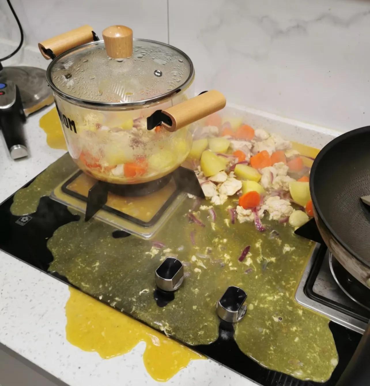 Cảnh báo: 5 loại nồi KHÔNG NÊN dùng với bếp gas, khuyên bạn cẩn trọng để tránh  Cảnh báo: 5 loại nồi KHÔNG NÊN dùng với bếp gas, khuyên bạn cẩn trọng để tránh