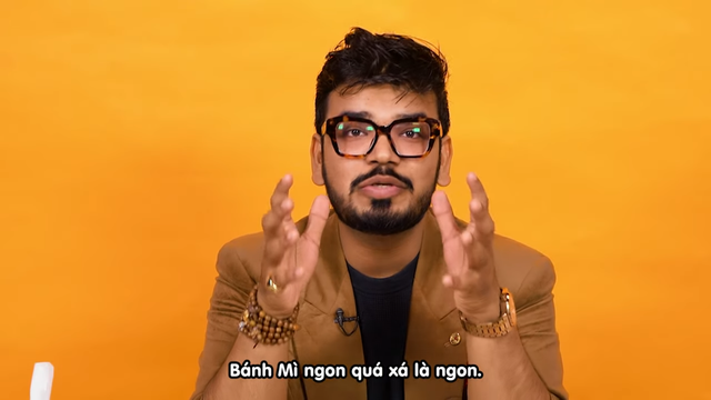 Khách Tây nếm thử 3 món bánh mỳ chấm- Ảnh 3. Khách Tây nếm thử 3 món bánh mỳ chấm- Ảnh 3.