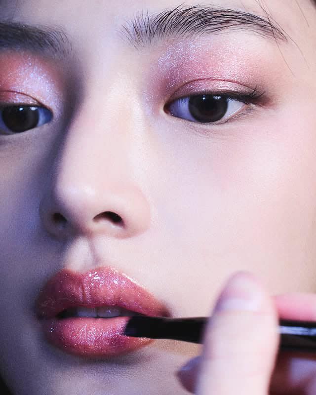 Chụp ảnh qu&aacute; v&ocirc; hồn, đại sứ Chanel chỉ gi&uacute;p h&atilde;ng nhận 