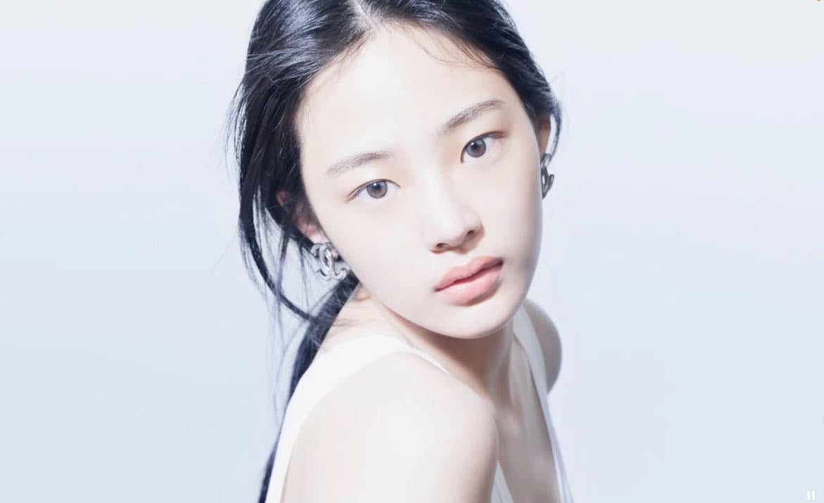 Chụp ảnh qu&aacute; v&ocirc; hồn, đại sứ Chanel chỉ gi&uacute;p h&atilde;ng nhận 