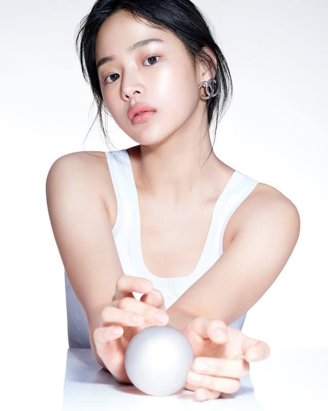 Chụp ảnh qu&aacute; v&ocirc; hồn, đại sứ Chanel chỉ gi&uacute;p h&atilde;ng nhận 