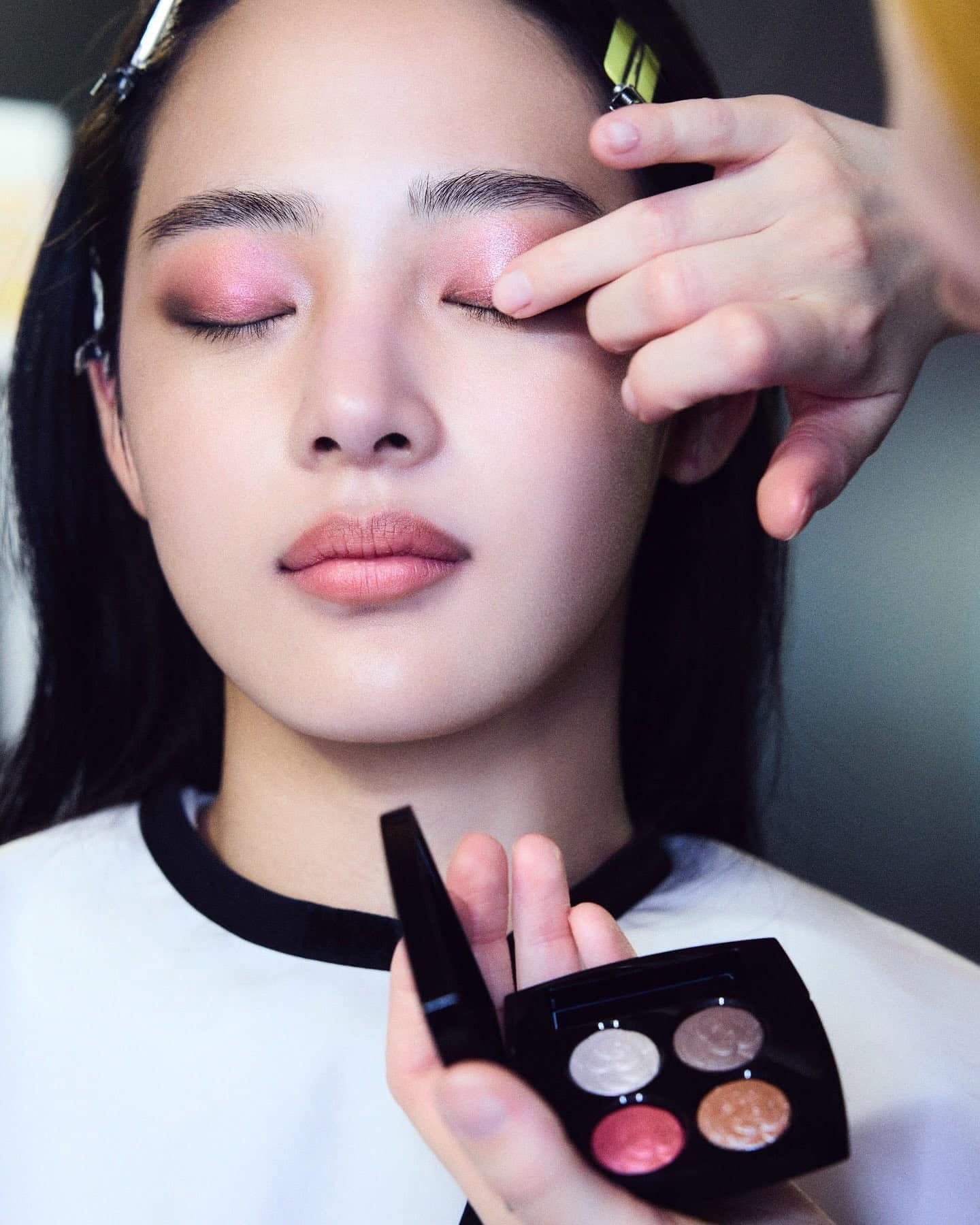 Chụp ảnh qu&aacute; v&ocirc; hồn, đại sứ Chanel chỉ gi&uacute;p h&atilde;ng nhận 