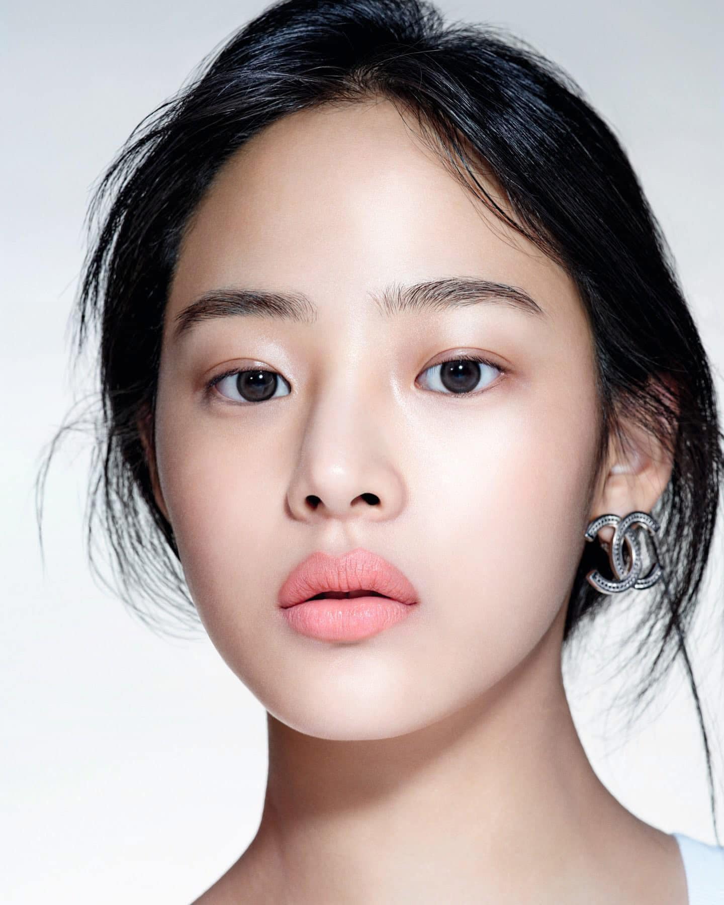 Chụp ảnh qu&aacute; v&ocirc; hồn, đại sứ Chanel chỉ gi&uacute;p h&atilde;ng nhận 