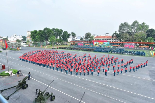 Choáng ngợp màn tổng duyệt ra quân của quân đội, công an TP.HCM: Hàng loạt xe bọc thép, 34 khối vũ trang- Ảnh 2.