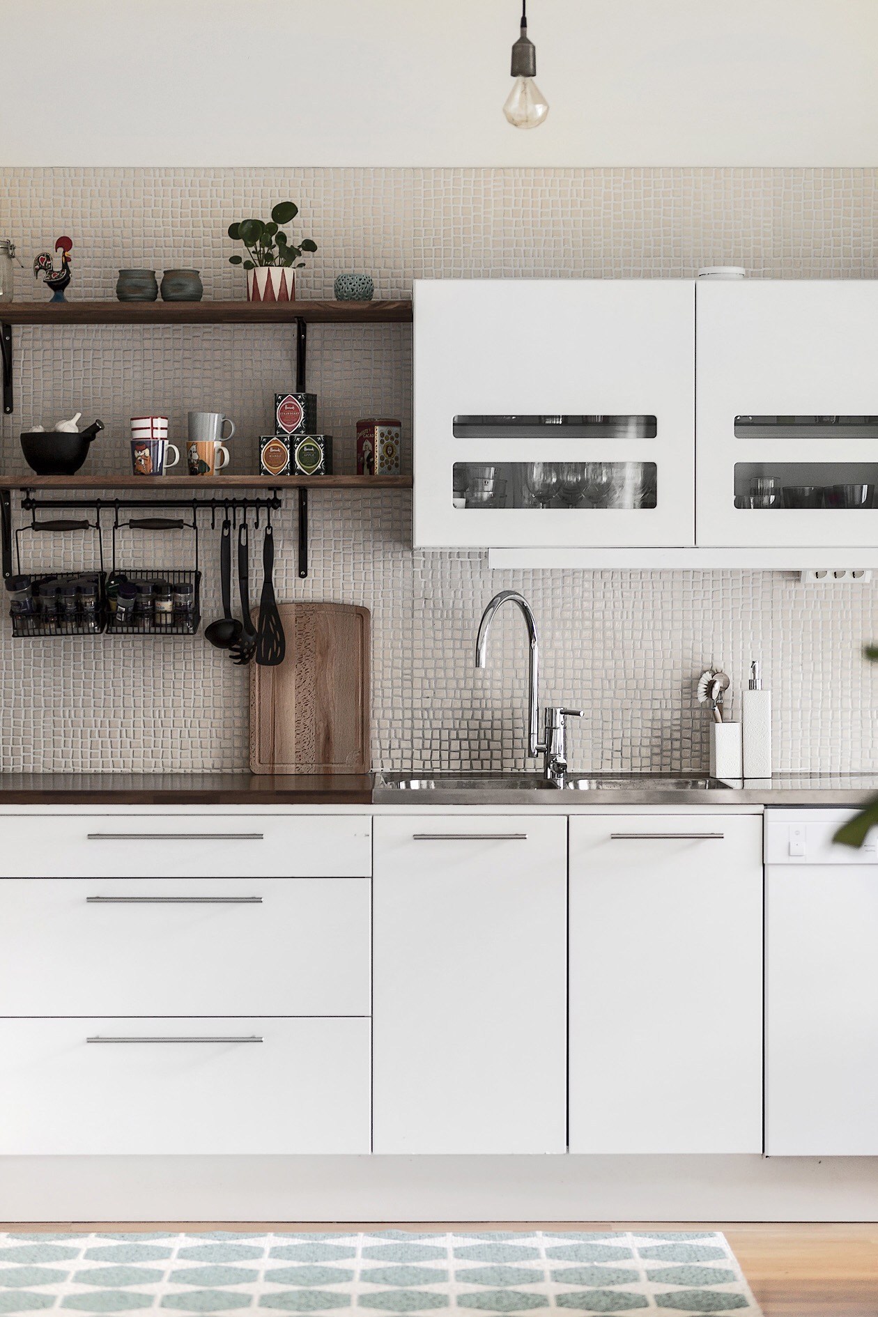 Sau 10 năm tích góp, người phụ nữ trung niên đã mua được căn hộ dù chỉ 40m² nhưng thiết kế đẹp