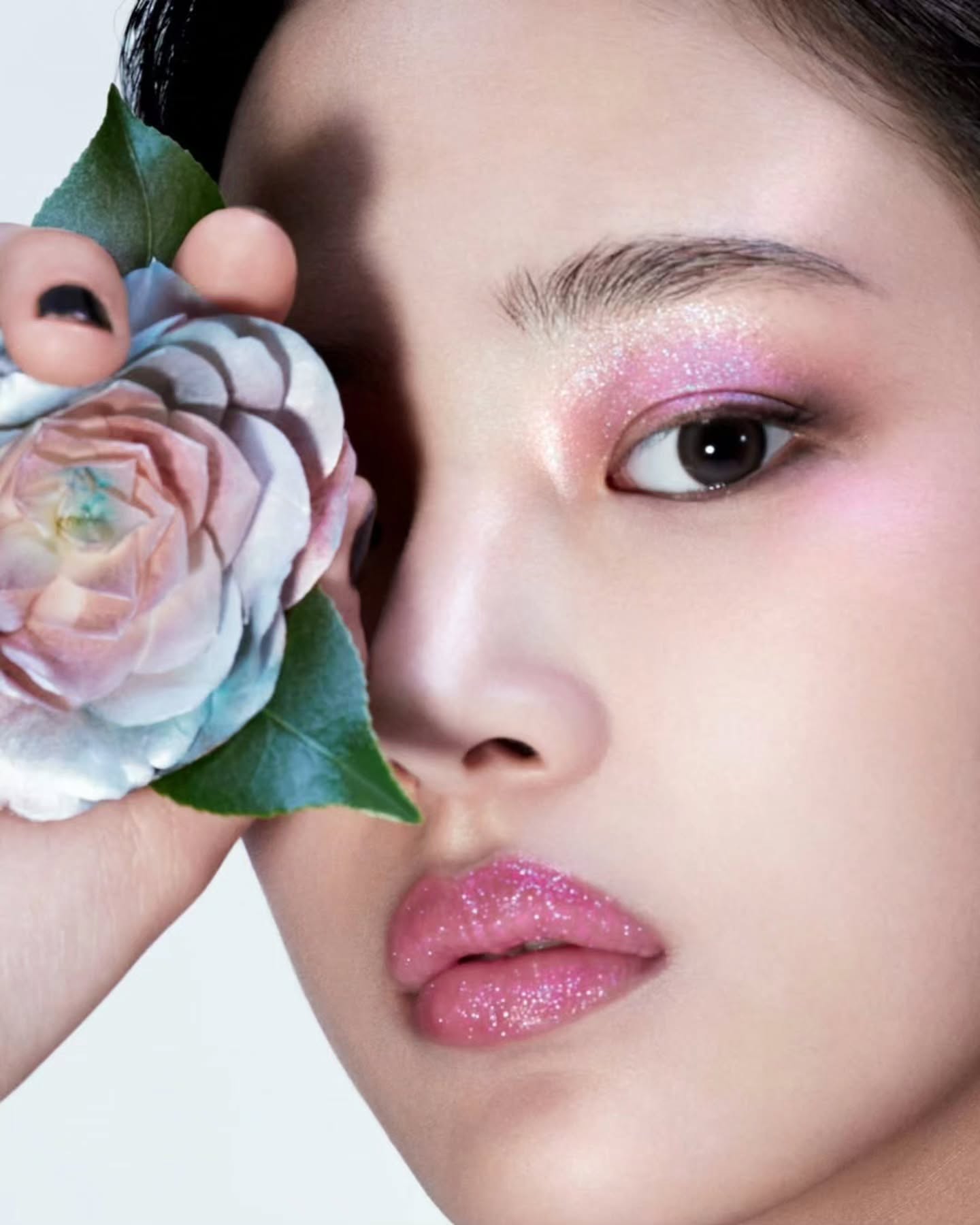 Chụp ảnh qu&aacute; v&ocirc; hồn, đại sứ Chanel chỉ gi&uacute;p h&atilde;ng nhận 