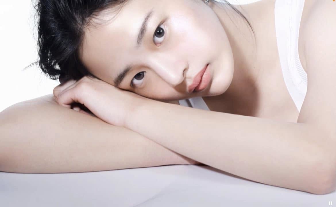 Chụp ảnh qu&aacute; v&ocirc; hồn, đại sứ Chanel chỉ gi&uacute;p h&atilde;ng nhận 