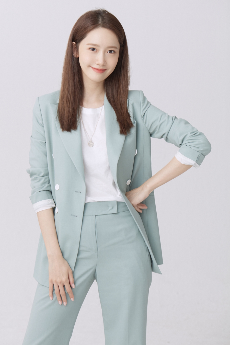 "Nữ thần nhan sắc" cũng chỉ mặc áo blazer đơn giản như thế này- Ảnh 12.