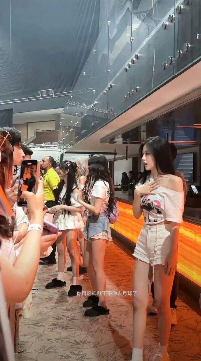 Cam thường check thấy bóng dá…