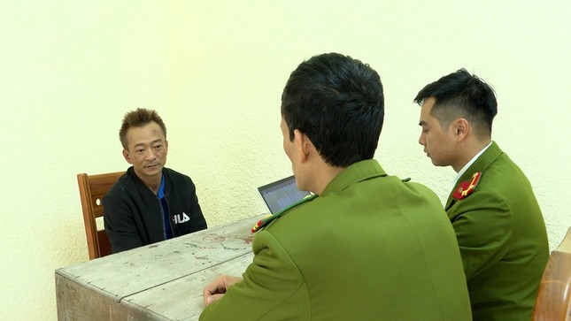 Bắt khẩn cấp đối tượng say rượu, lái ô tô kéo lê xe máy chục km- Ảnh 1. Bắt khẩn cấp đối tượng say rượu, lái ô tô kéo lê xe máy chục km- Ảnh 1.