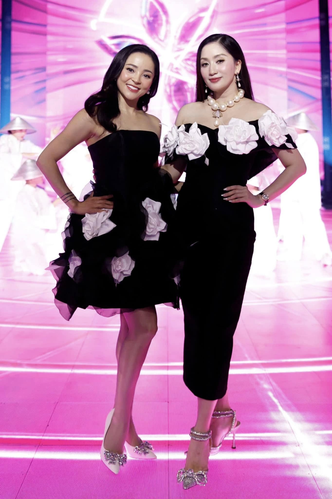 Thân thiết thế nào mà Khánh Thi trông con cho bạn nhảy của Phan Hiển, có cử chỉ thân mật với chồng cũng không ghen- Ảnh 4. Thân thiết thế nào mà Khánh Thi trông con cho bạn nhảy của Phan Hiển, có cử chỉ thân mật với chồng cũng không ghen- Ảnh 4.