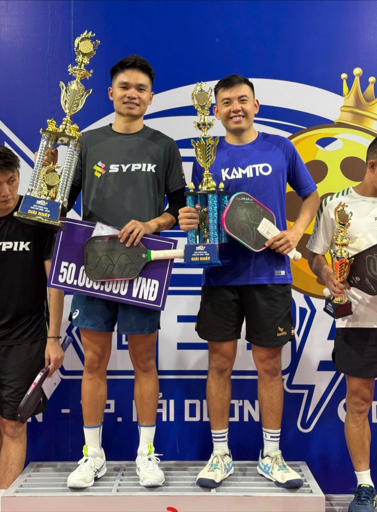 Trịnh Linh Giang - Lý Hoàng Nam lên ngôi vô địch giải pickleball đầy kịch tính lúc 2 giờ sáng- Ảnh 1.