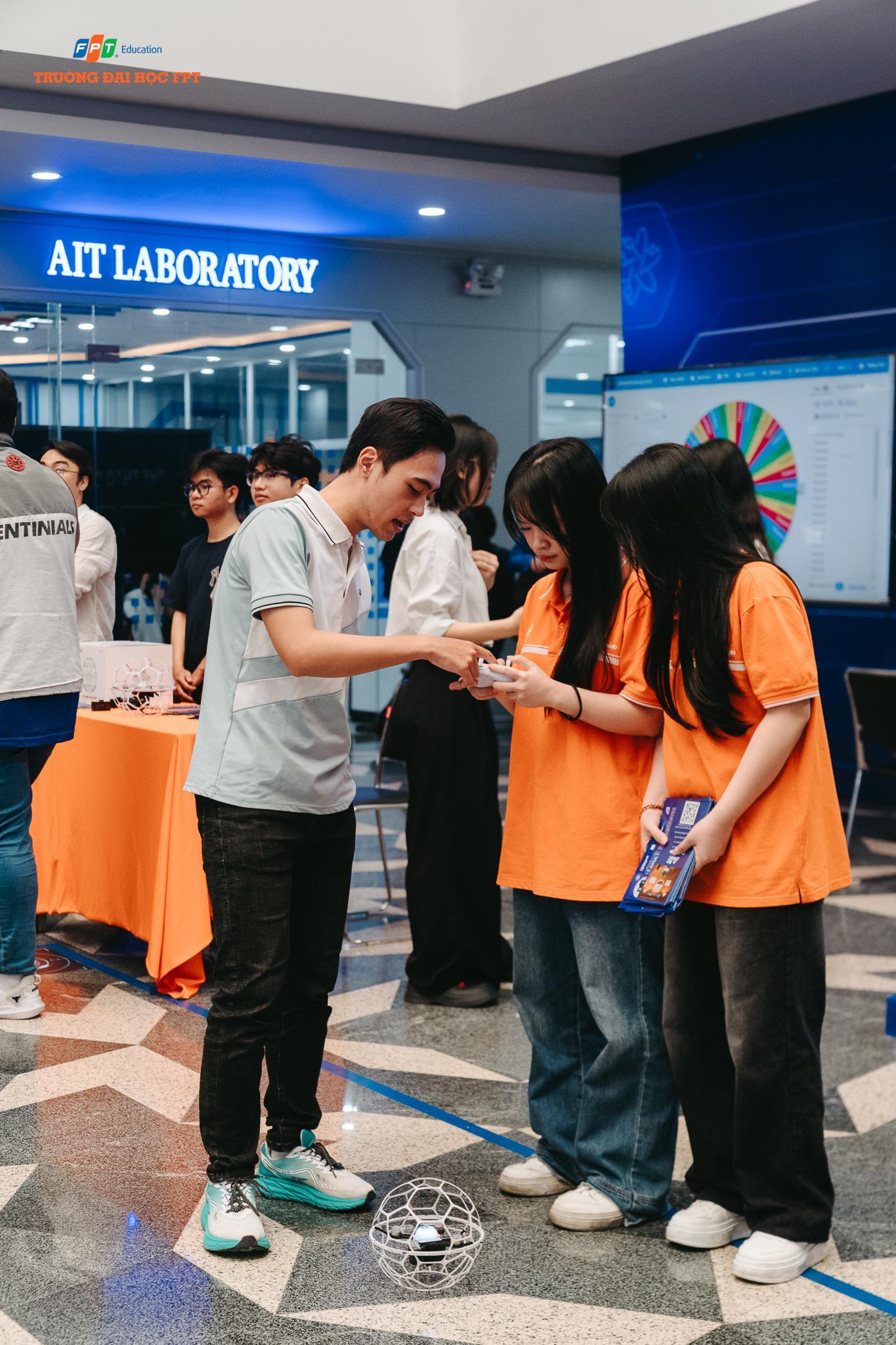 Trường Đại học FPT phổ cập trí tuệ nhân tạo cho học sinh THPT- Ảnh 1.