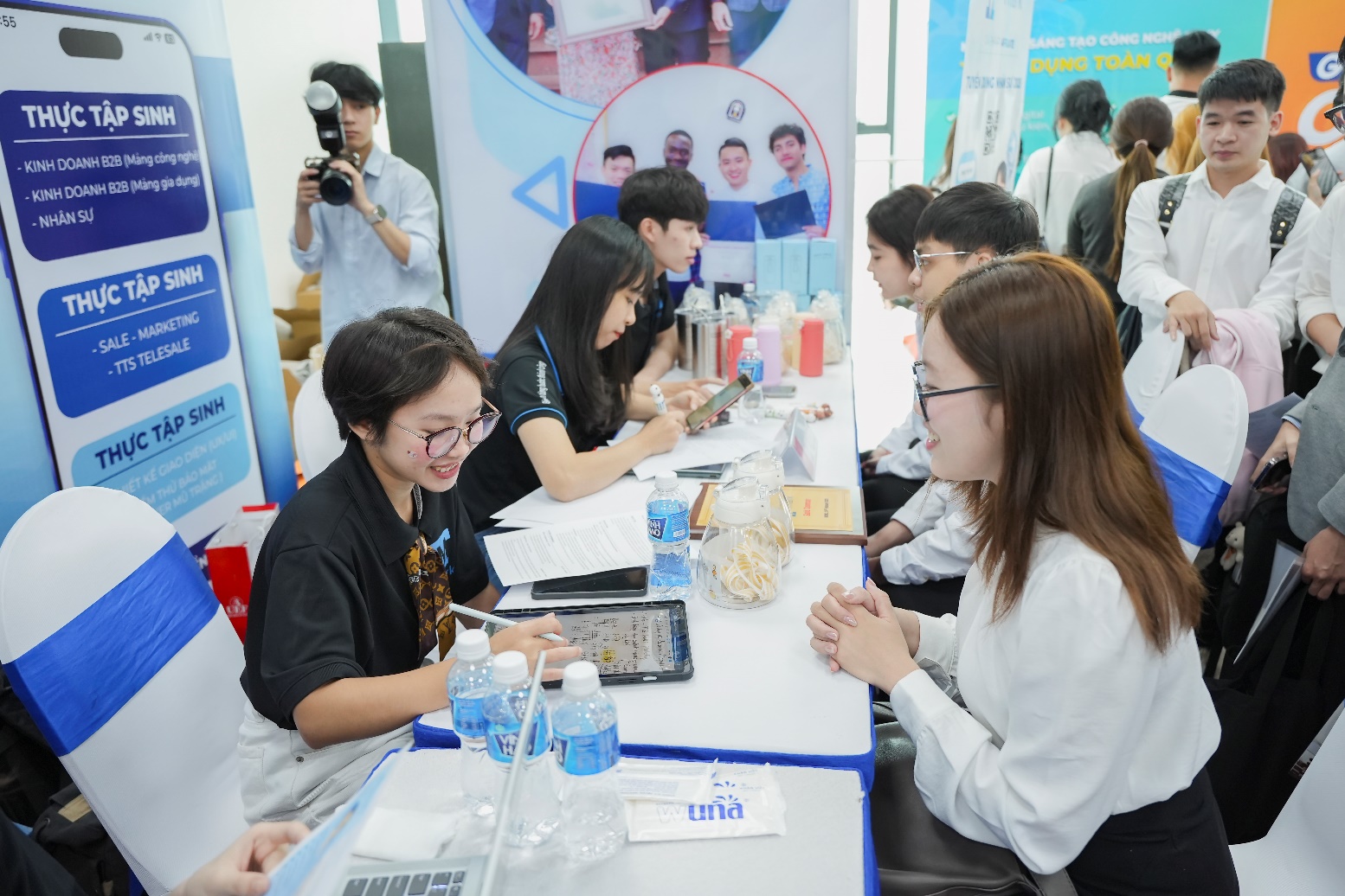 Ứng dụng AI tìm việc cho sinh viên được triển khai tại FIT Career Day 2025 của UEF- Ảnh 4.