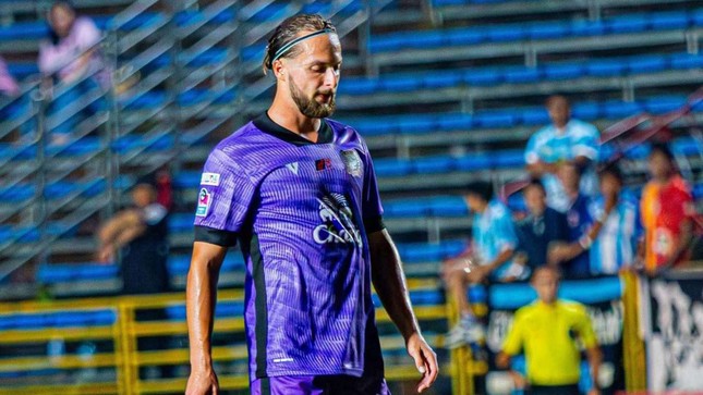 Cầu thủ Thai League suýt chết sau khi... được chọn là Cầu thủ xuất sắc nhất trận 1 Ngoại binh Thai League 2 kể chuyện suýt chết sau khi... được chọn là Cầu thủ xuất sắc nhất trận- Ảnh 2.