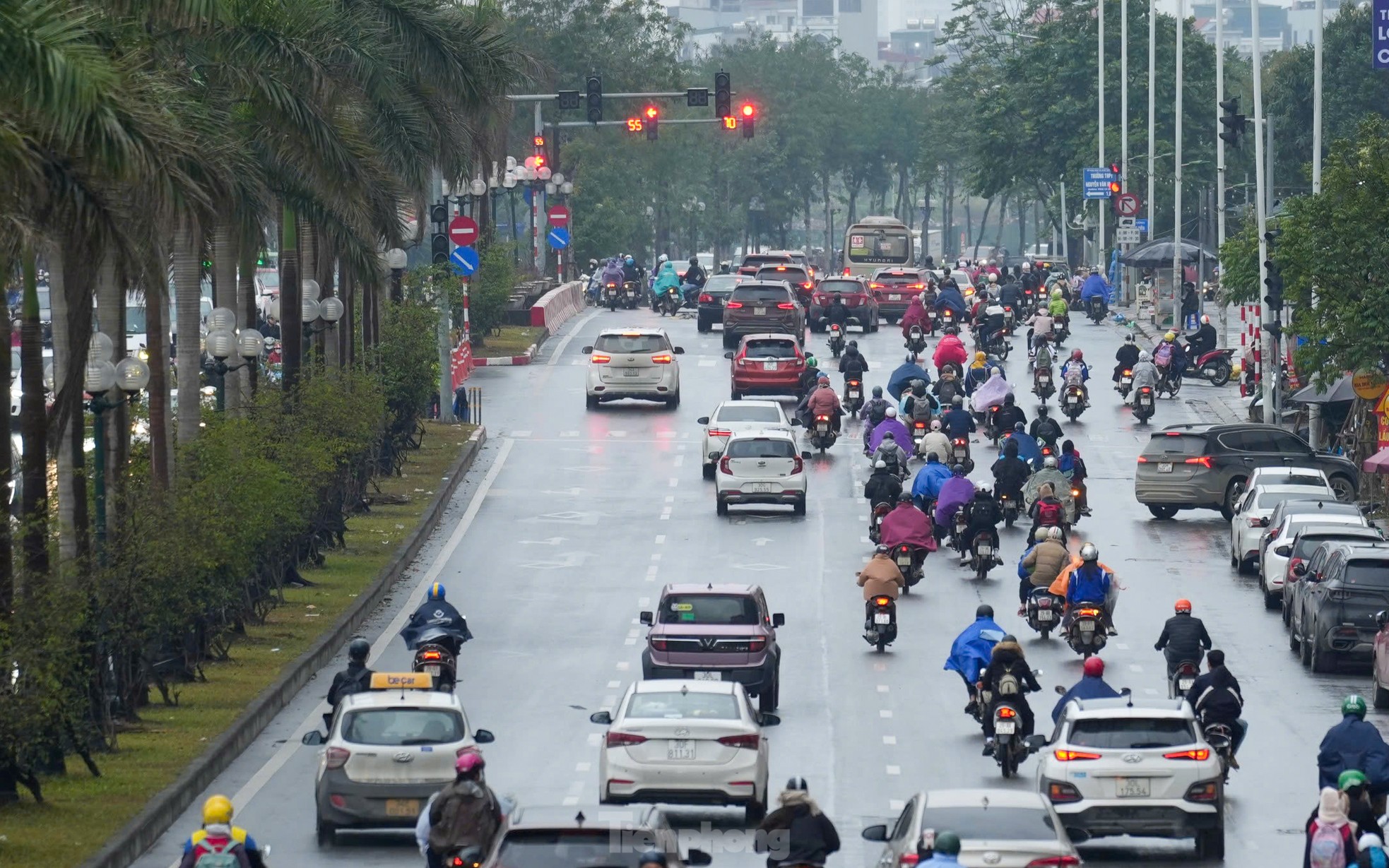 Đường 8 làn ở Hà Nội tắt đèn đỏ, đóng ngã tư để giảm ùn tắc- Ảnh 12.