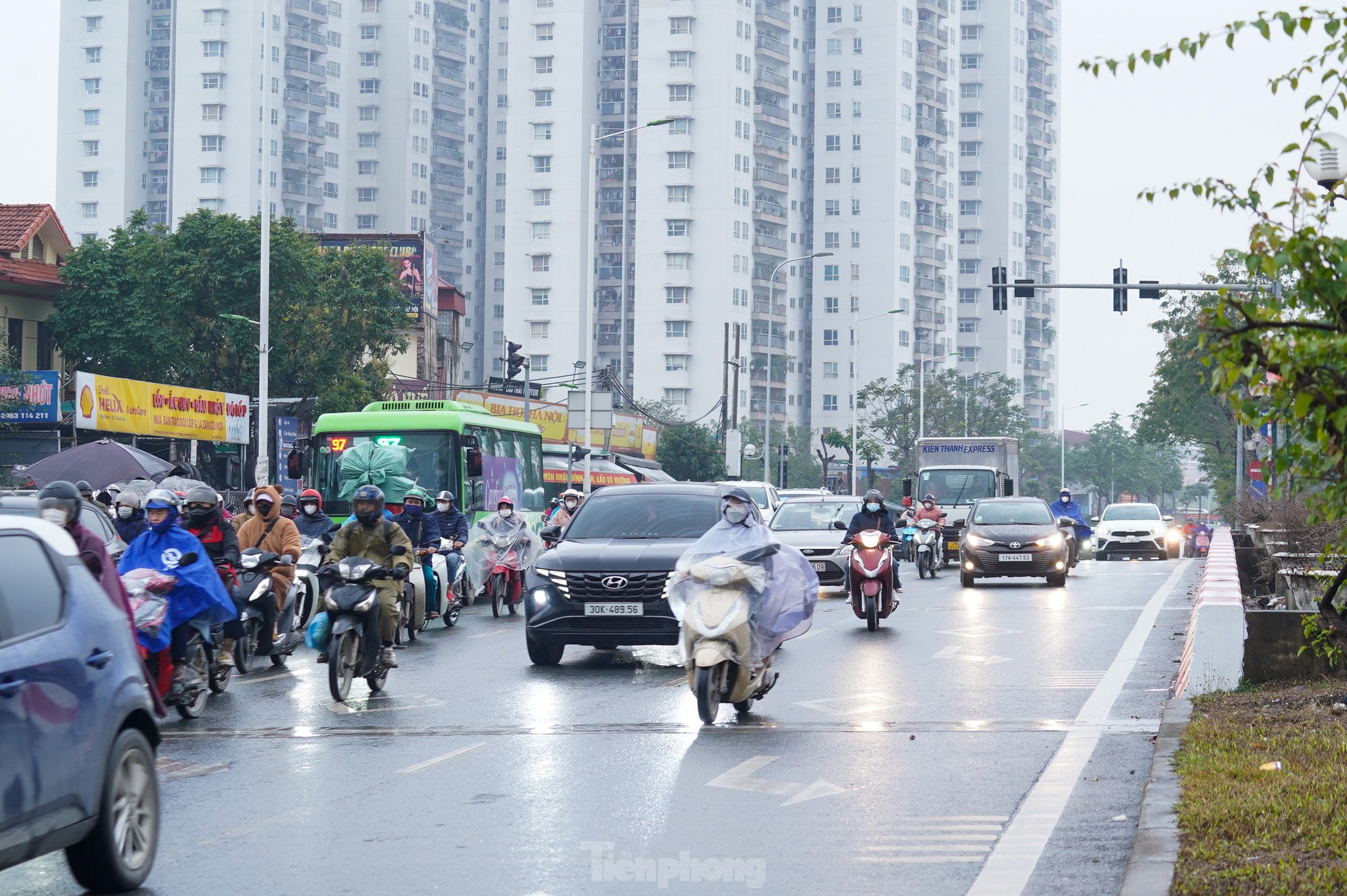 Đường 8 làn ở Hà Nội tắt đèn đỏ, đóng ngã tư để giảm ùn tắc- Ảnh 13.