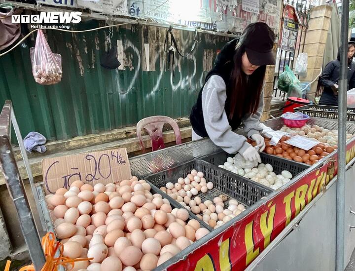 Rau, thịt đua nhau đắt theo tuần, h&agrave;ng ăn cũng rục rịch đẩy gi&aacute;- Ảnh 4.