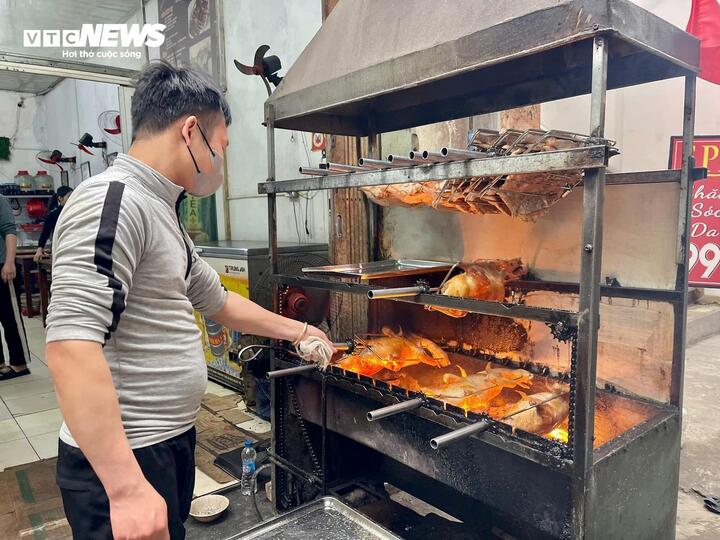 Rau, thịt đua nhau đắt theo tuần, h&agrave;ng ăn cũng rục rịch đẩy gi&aacute;- Ảnh 5.