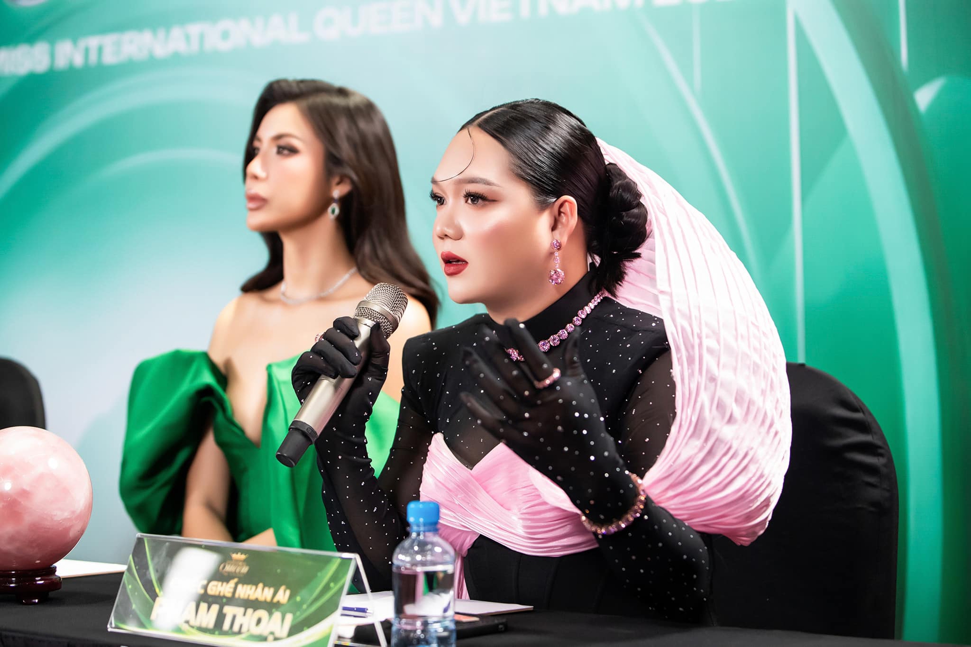 Trước khi vướng ồn ào từ thiện hơn 16 tỷ, Phạm Thoại làm gì trong showbiz Việt?- Ảnh 11. Trước khi vướng ồn ào từ thiện hơn 16 tỷ, Phạm Thoại làm gì trong showbiz Việt?- Ảnh 11.