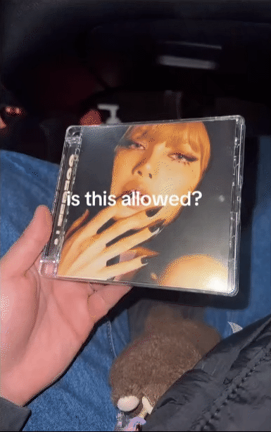 Tình hình căng thẳng khiến Lisa (BLACKPINK) lộ rõ vẻ bất lực- Ảnh 3.