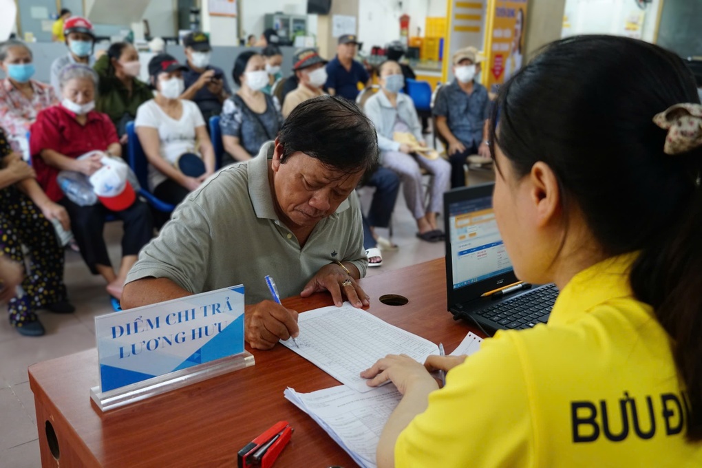 Lùi lịch trả lương hưu, trợ cấp trong tháng 3- Ảnh 1.