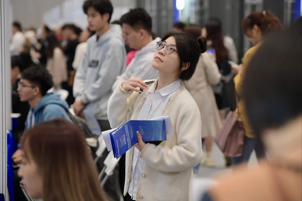 Làn sóng thất nghiệp bị càn quét bởi "cơn bão AI": Đến cả sinh viên y khoa cũng điêu đứng tìm việc!- Ảnh 3.