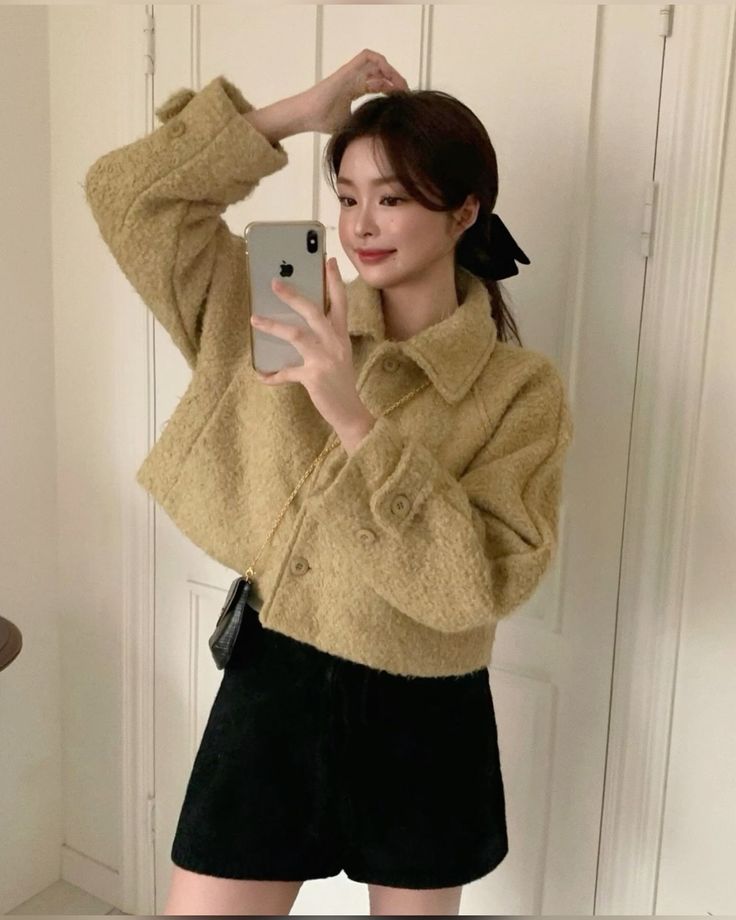 Mùng 6 Tết đi làm lại, 12 con giáp nên mặc những màu này để năm mới Mùng 6 Tết đi làm lại, 12 con giáp nên mặc những màu này để năm mới