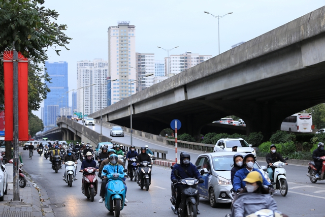 Dân tình nghỉ Tết hơi sâu: Ngày đi làm đầu tiên đường phố vẫn thông thoáng- Ảnh 2.