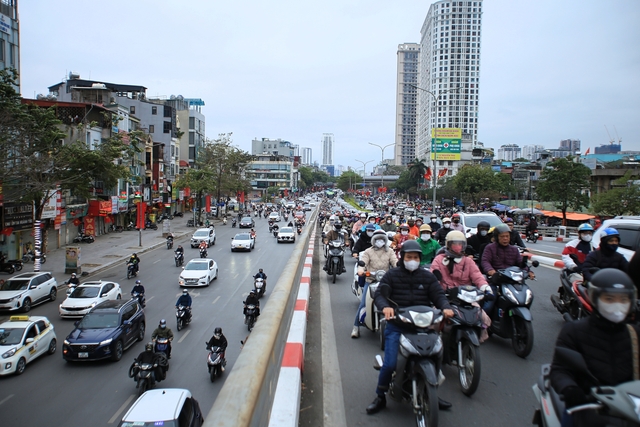 Dân tình nghỉ Tết hơi sâu: Ngày đi làm đầu tiên đường phố vẫn thông thoáng- Ảnh 7.