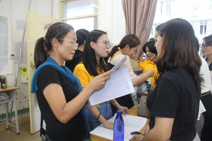 Phụ huynh TP.HCM đăng ảnh tin nhắn riêng tư, công khai cả tên trường: Hàng loạt người khuyên "để cho thầy cô yên!"- Ảnh 2.