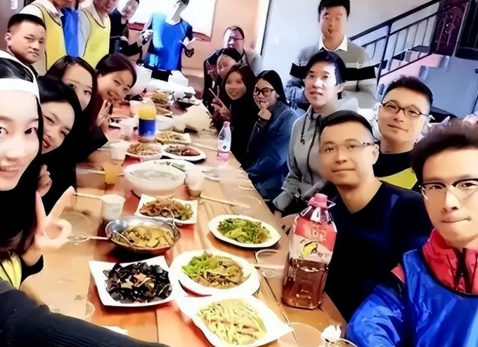Sau buổi họp lớp, hoa khôi bất ngờ nhận được gần 70 triệu từ lớp trưởng - nhưng dòng tin nhắn kèm theo mới là cú sốc thật sự!- Ảnh 2. Sau buổi họp lớp, hoa khôi bất ngờ nhận được gần 70 triệu từ lớp trưởng - nhưng dòng tin nhắn kèm theo mới là cú sốc thật sự!- Ảnh 2.