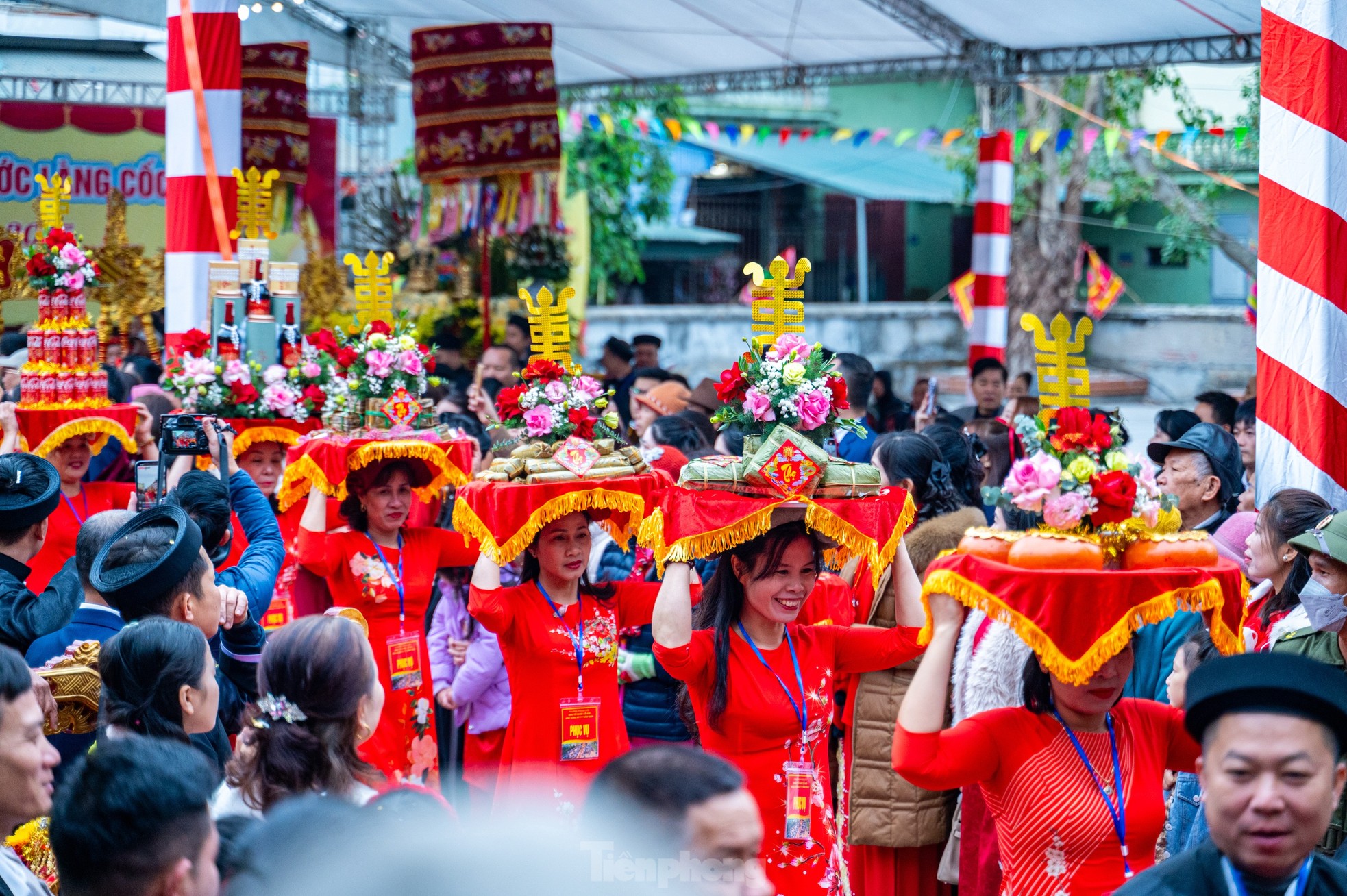 Hàng nghìn người nô nức đổ ra đường xem lễ rước người sống có một không hai ở Quảng Ninh- Ảnh 3.