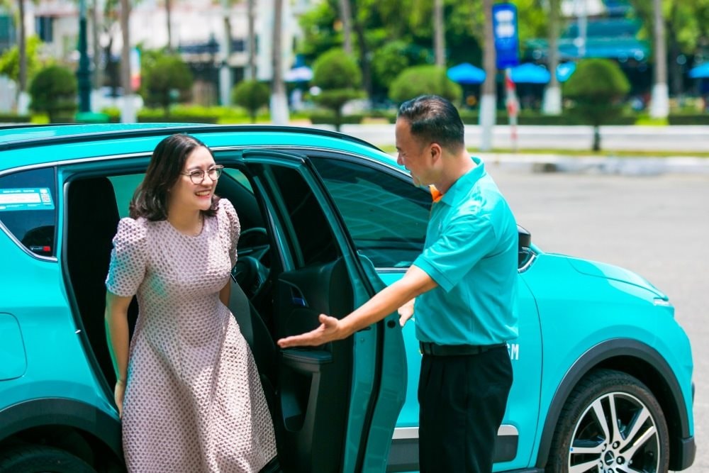 Hãng taxi điện của ông Phạm Nhật Vượng tiêm phòng cúm miễn phí cho toàn bộ tài xế, Hà Nội là nơi đầu tiên- Ảnh 1.