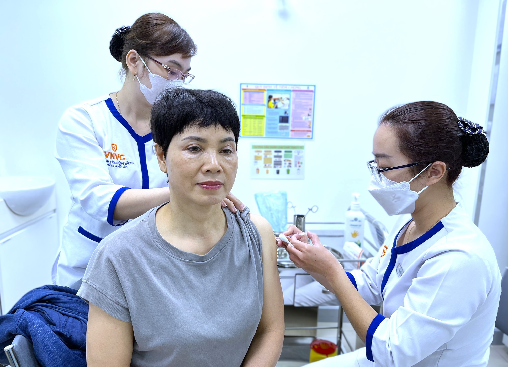 Bệnh viện tiếp nhận nhiều ca mắc cúm nặng, suy hô hấp: Nhu cầu tiêm vaccine cúm tăng đột biến- Ảnh 9.