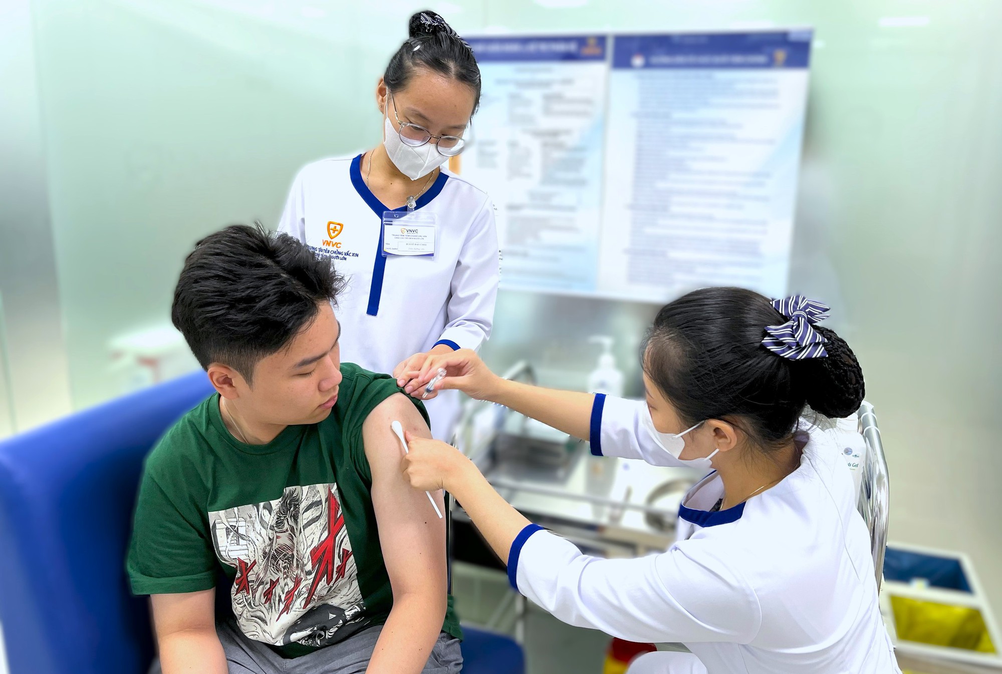 Bệnh viện tiếp nhận nhiều ca mắc cúm nặng, suy hô hấp: Nhu cầu tiêm vaccine cúm tăng đột biến- Ảnh 8.