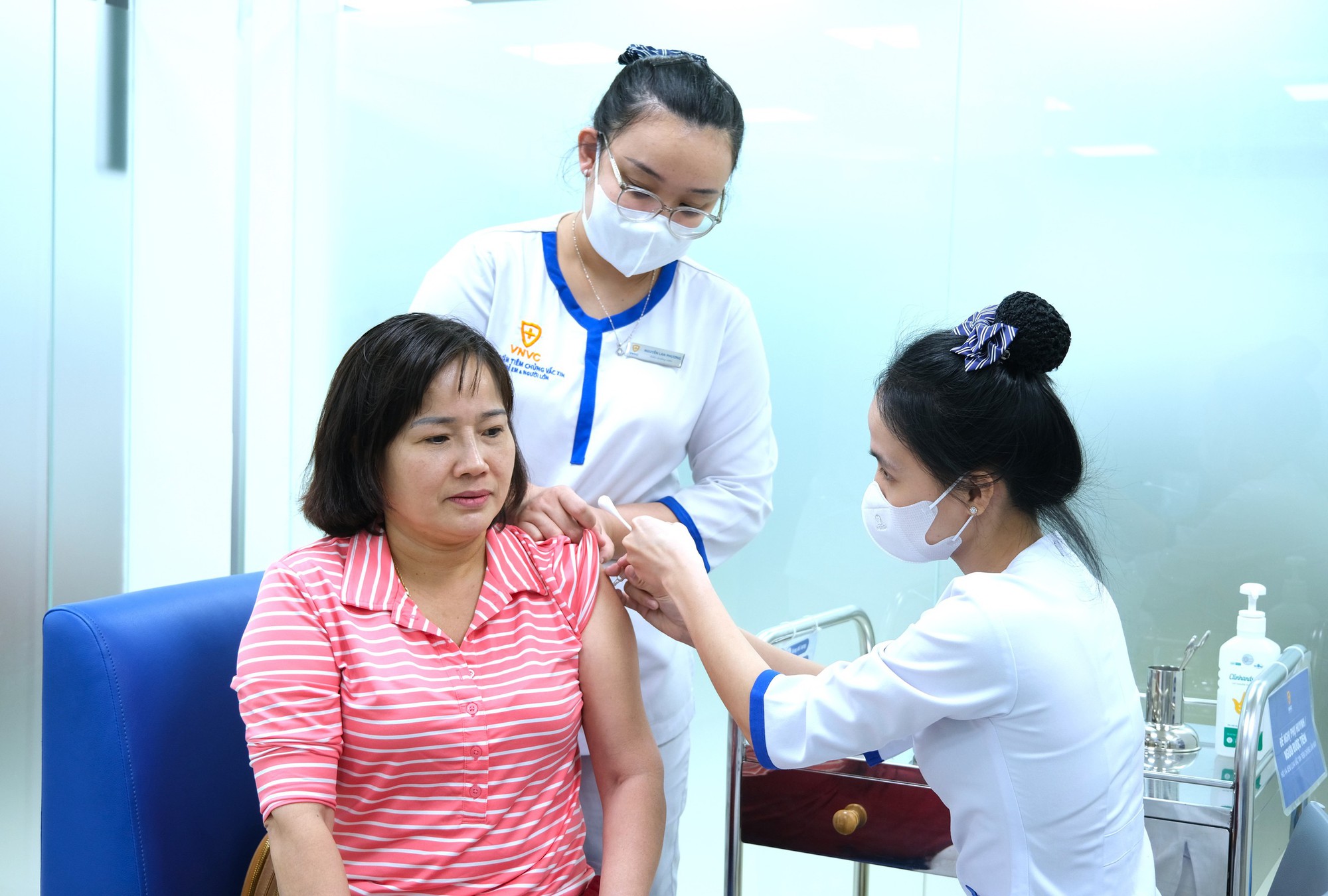 Bệnh viện tiếp nhận nhiều ca mắc cúm nặng, suy hô hấp: Nhu cầu tiêm vaccine cúm tăng đột biến- Ảnh 7.