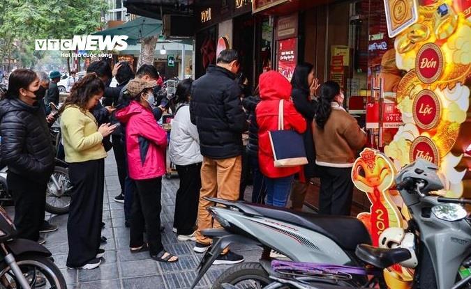 Vàng 'phi mã' từng ngày, chuyên gia cảnh báo người mua dịp vía thần Tài- Ảnh 2.