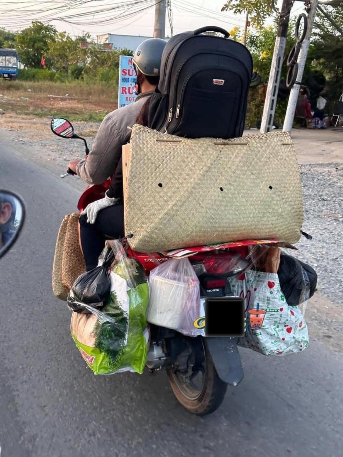 "Bố mẹ xúc động, con xúc gạo" - câu nói viral nhất sau Tết và trải nghiệm chỉ những người xa quê mới có- Ảnh 5.