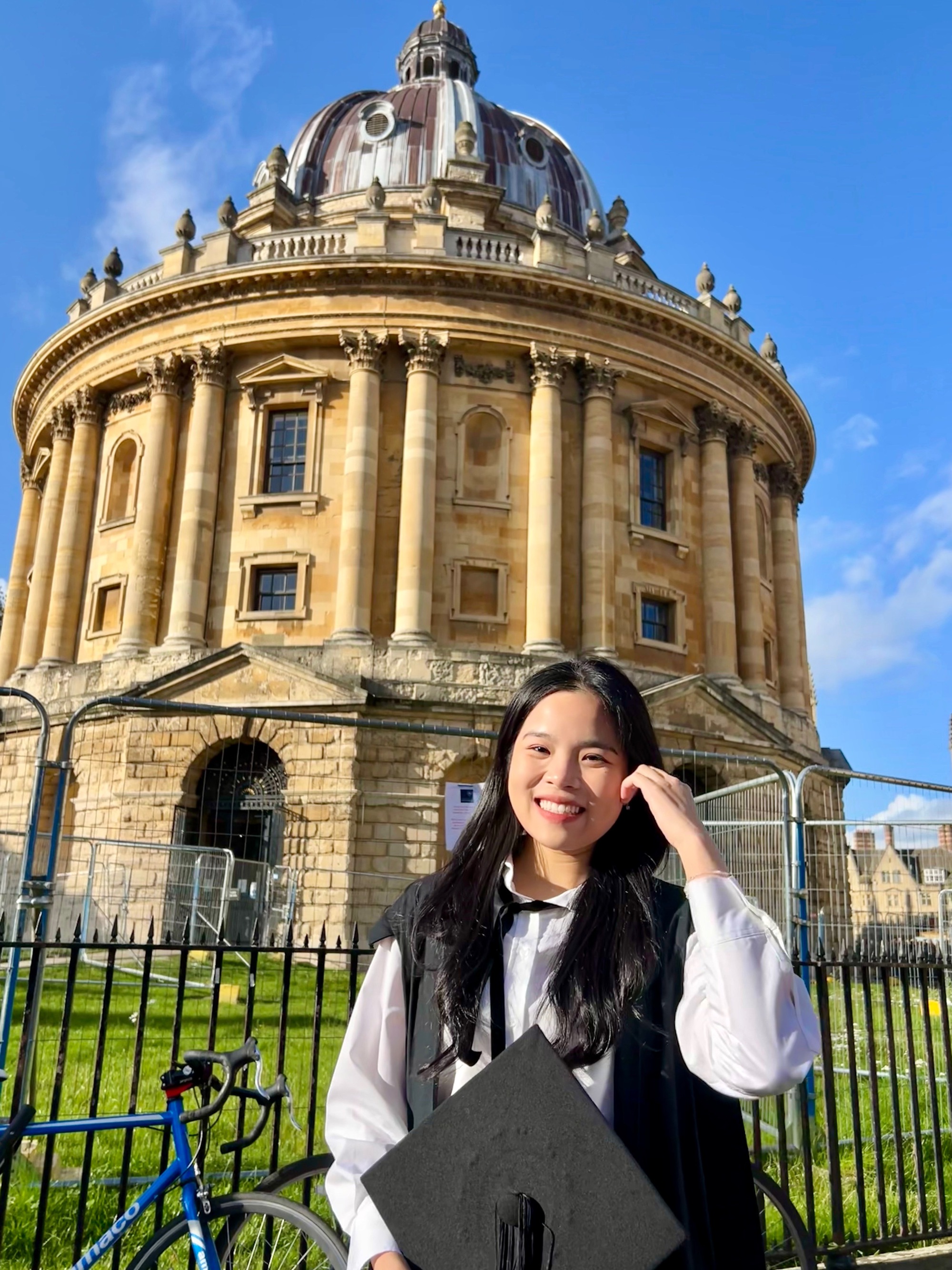 Chuyện về bữa tiệc lạ ở ĐH Oxford: Ngồi bàn dài, uống rượu vang, cầm thêm đũa là chẳng khác gì Harry Potter!- Ảnh 3.