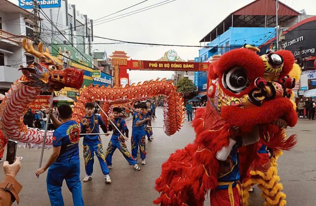 Gần 5.000 khách Trung Quốc trẩy hội ở Lạng Sơn- Ảnh 5.