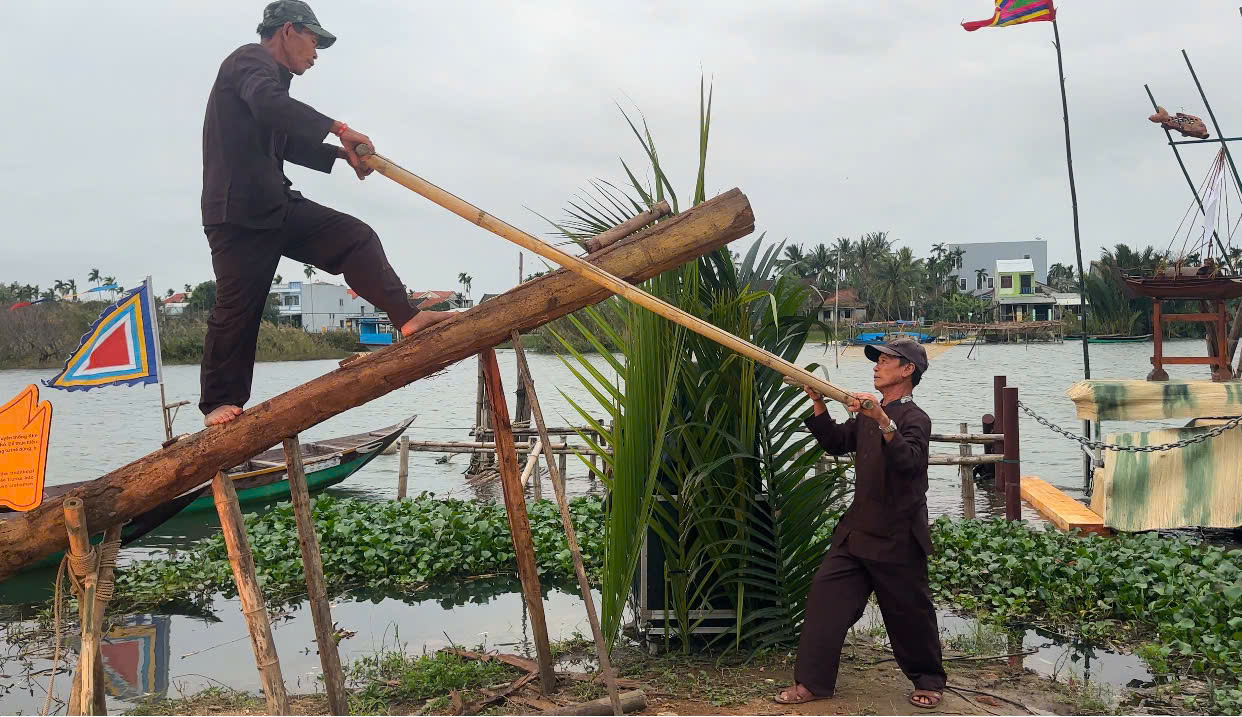 Du khách đổ về lễ hội làng mộc Kim Bồng - Hội An để trải nghiệm miễn phí nhiều dịch vụ- Ảnh 2.