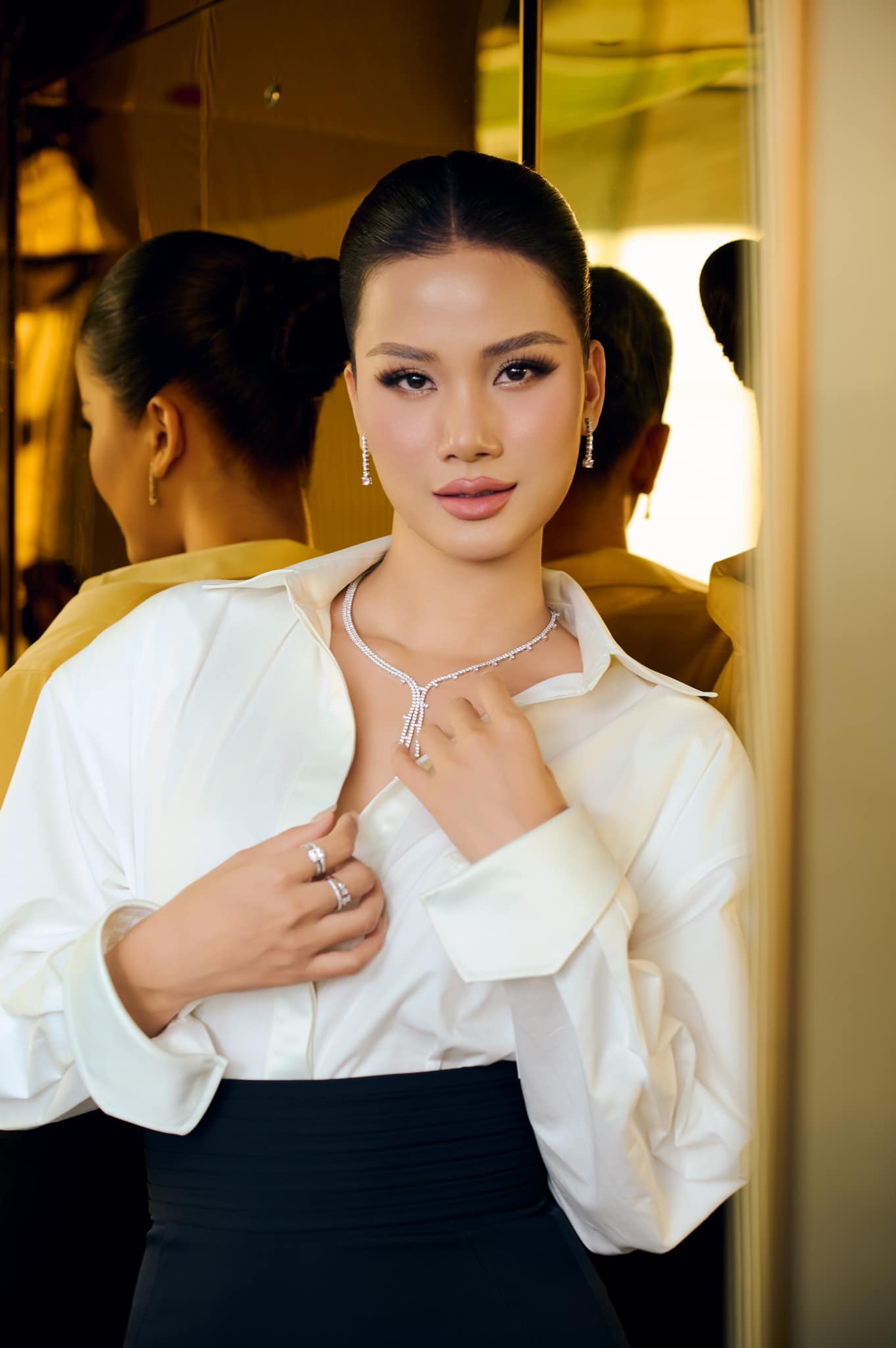 HOT: Á hậu Miss Universe Vietnam được cầu hôn, nhẫn kim cương 