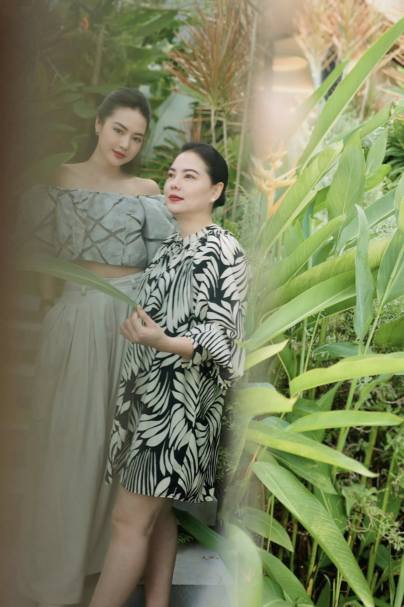 Ngắm loạt ảnh này mới biết, các ái nữ vạn người mê chẳng qua cũng chỉ là "hậu duệ nhan sắc" của các mẹ mà thôi!- Ảnh 11.