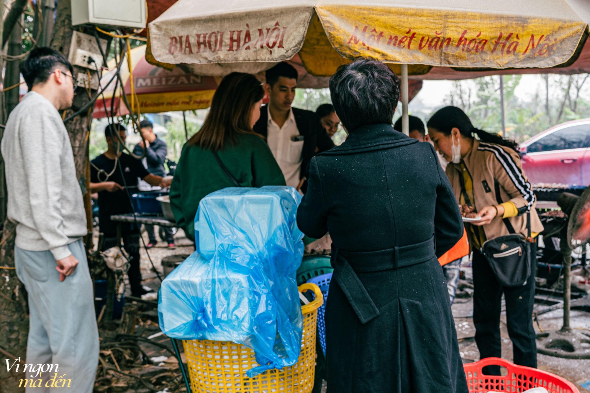 Lặn lội mấy chục cây số đi ăn thử "quán rặng tre" nức tiếng Đông Anh, xe ô tô xếp hàng dài, giờ cao điểm khách phải tự phục vụ- Ảnh 18.