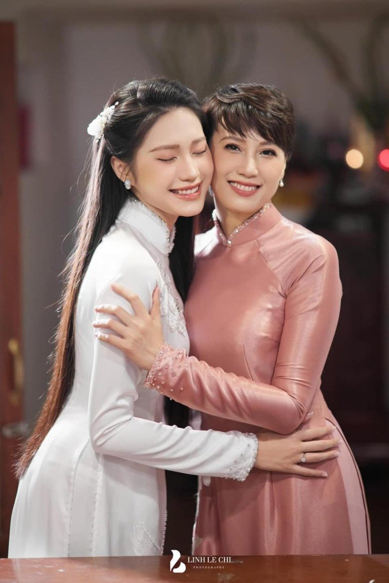 Ngắm loạt ảnh này mới biết, các ái nữ vạn người mê chẳng qua cũng chỉ là "hậu duệ nhan sắc" của các mẹ mà thôi!- Ảnh 1.