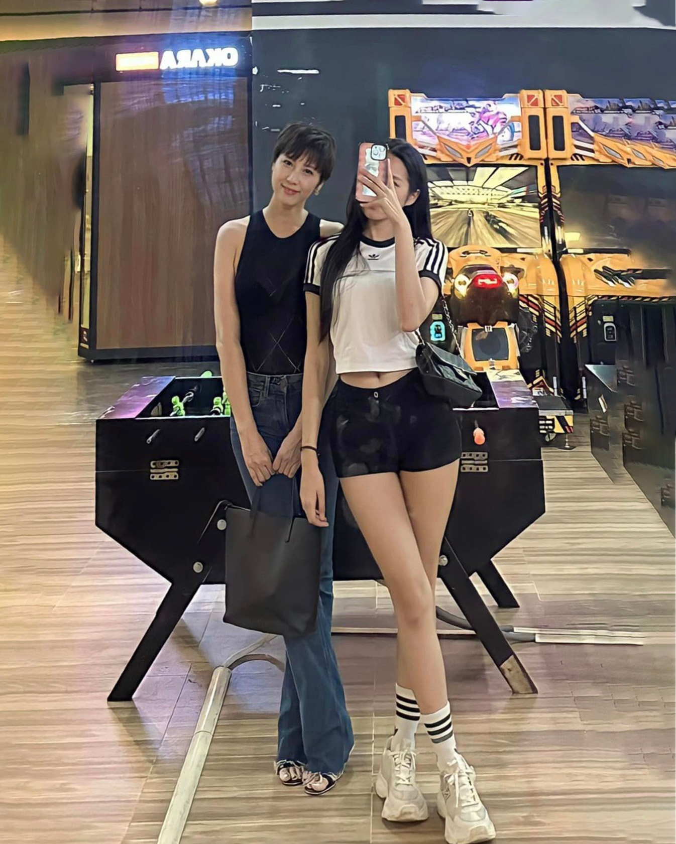 Ngắm loạt ảnh này mới biết, các ái nữ vạn người mê chẳng qua cũng chỉ là "hậu duệ nhan sắc" của các mẹ mà thôi!- Ảnh 3.